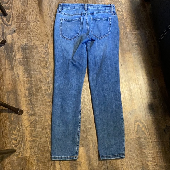 Ripped Jeans, good condition, low rise waist, don’t fit anymore. - Picture 2 of 3